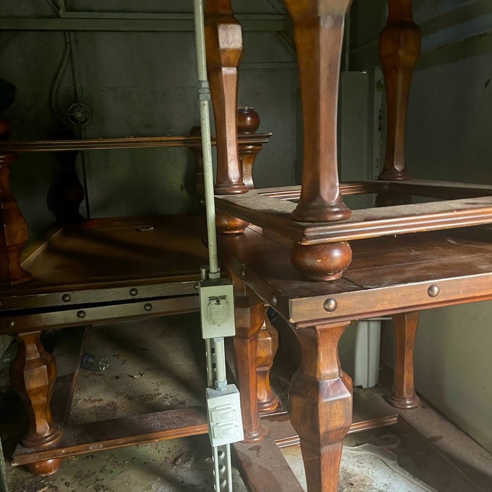 I’m selling these couches and tables